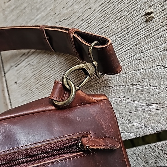 Paul and Taylor Sling Bag - Picture 7 of 8